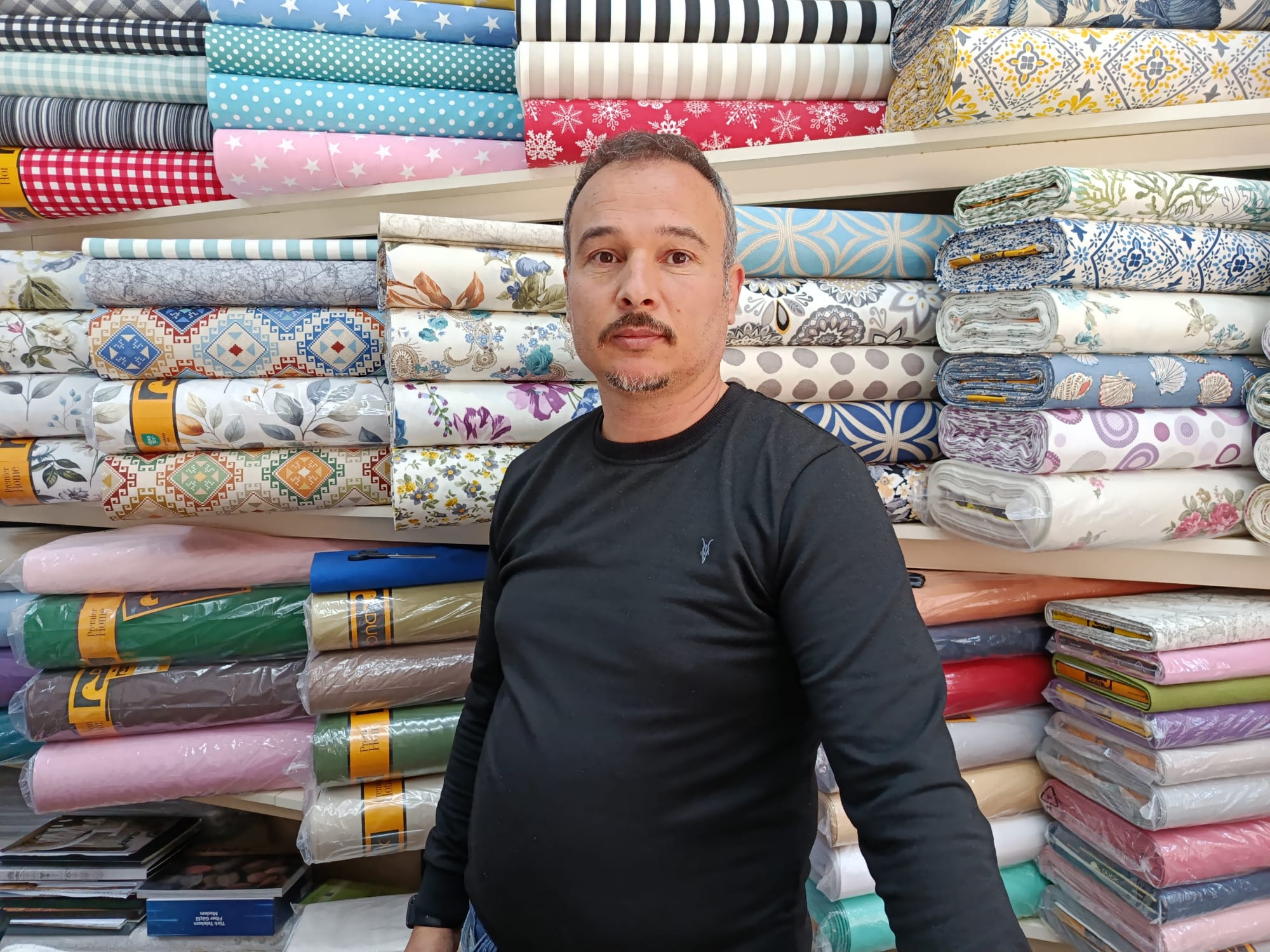 Edirne Terziler Esnaf ve Sanatkarlar Odası Başkanı Murat Çakal, kentte bir dönemin en gözde mesleklerinden olan terzilik ve kumaşçılığın can çekiştiğini söyledi.